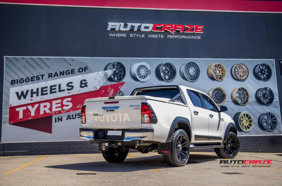 TOYOTA HILUX N80 4WD VAPOR MATTE BLACK
